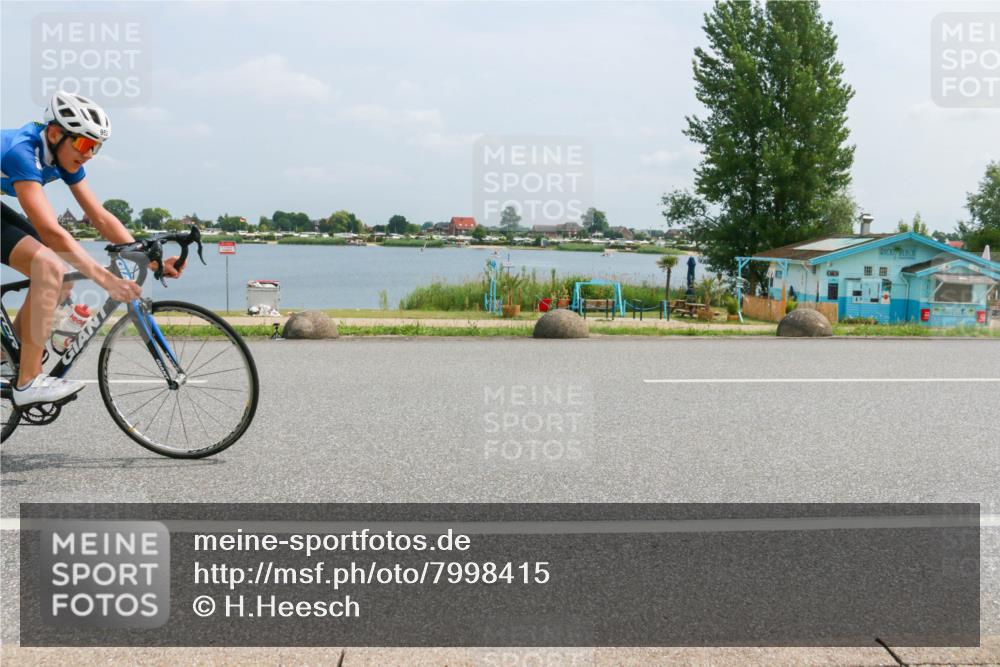 21.06.2025 - 27. Vierlanden-Triathlon H.Heesch http://msf.ph/oto/7998415 15.06.2025 12:30:40 Radfahren 739, 828, 884, 952 meine-sportfotos.de