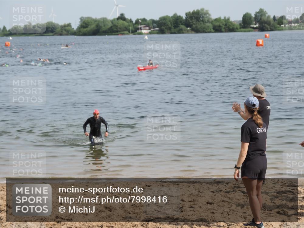 21.06.2025 - 27. Vierlanden-Triathlon MichiJ http://msf.ph/oto/7998416 15.06.2026 10:02:34 Schwimmen 397, 405 meine-sportfotos.de