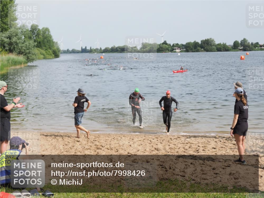 21.06.2025 - 27. Vierlanden-Triathlon MichiJ http://msf.ph/oto/7998426 15.06.2026 10:02:37 Schwimmen 397, 405 meine-sportfotos.de
