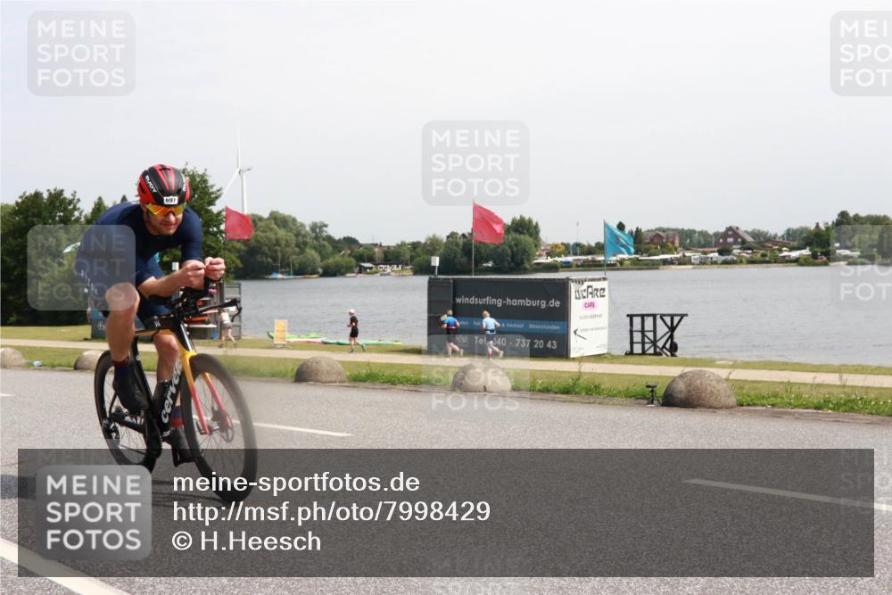 21.06.2025 - 27. Vierlanden-Triathlon H.Heesch http://msf.ph/oto/7998429 15.06.2025 11:36:39 Radfahren 23, 639, 697, 851 meine-sportfotos.de