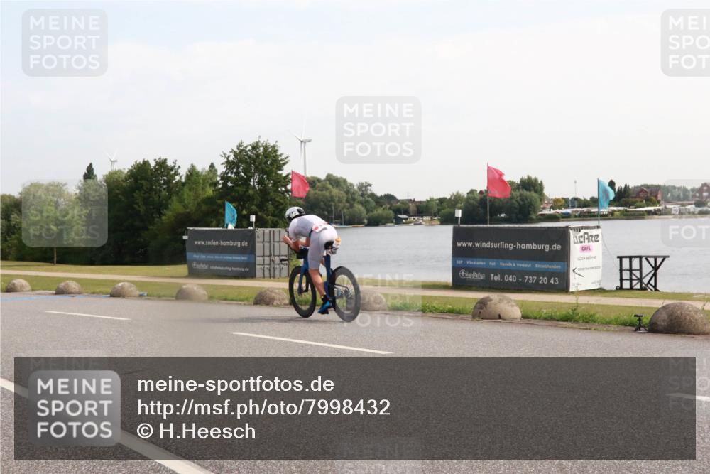 15.06.2025 - 27. Vierlanden-Triathlon H.Heesch http://msf.ph/oto/7998432 15.06.2025 09:49:29 Radfahren 27, 39, 54 meine-sportfotos.de