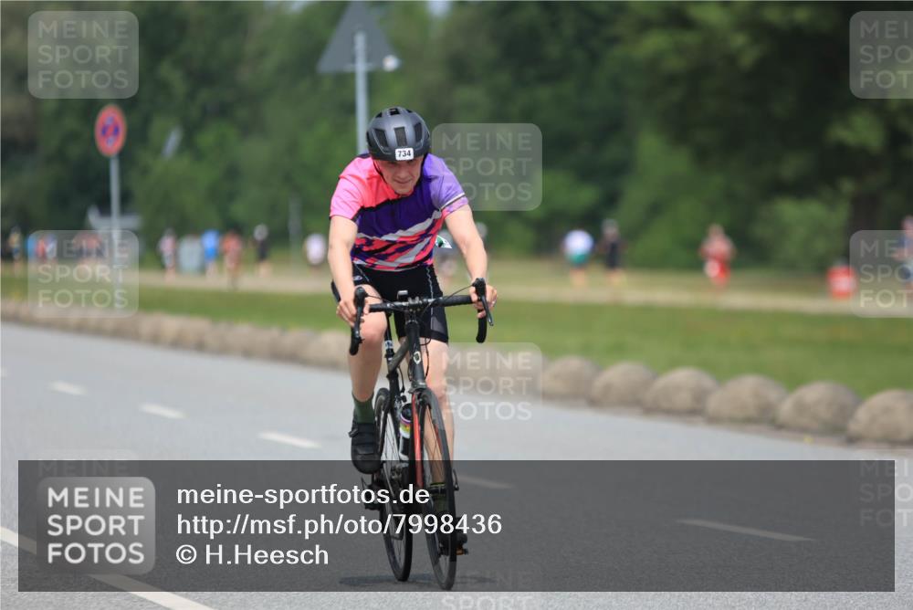 21.06.2025 - 27. Vierlanden-Triathlon H.Heesch http://msf.ph/oto/7998436 15.06.2025 12:28:35 Radfahren 734 meine-sportfotos.de