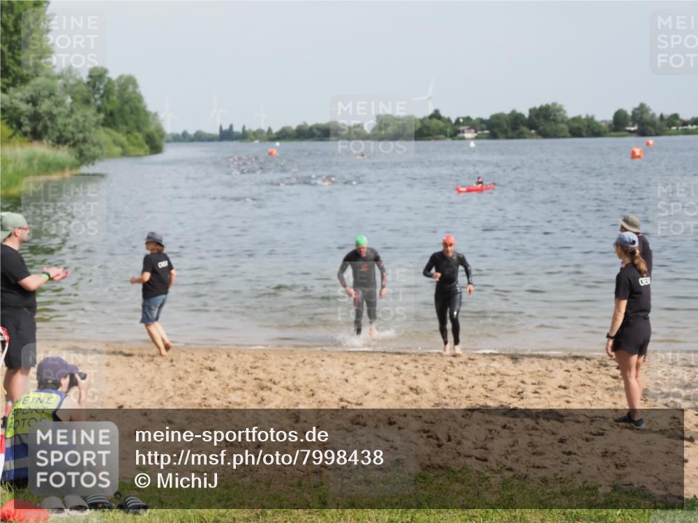 21.06.2025 - 27. Vierlanden-Triathlon MichiJ http://msf.ph/oto/7998438 15.06.2026 10:02:37 Schwimmen 397, 405 meine-sportfotos.de