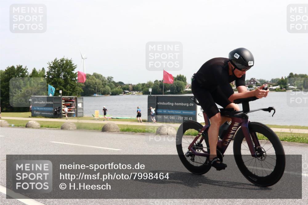 21.06.2025 - 27. Vierlanden-Triathlon H.Heesch http://msf.ph/oto/7998464 15.06.2025 11:36:40 Radfahren 23, 639, 697, 851 meine-sportfotos.de