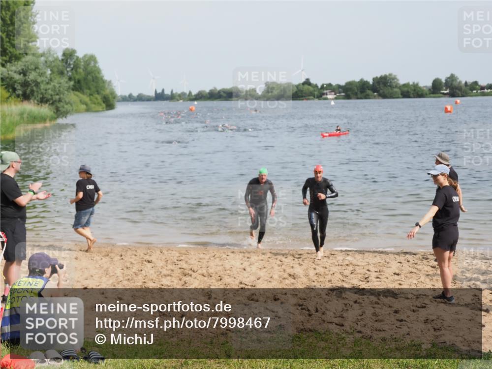 21.06.2025 - 27. Vierlanden-Triathlon MichiJ http://msf.ph/oto/7998467 15.06.2026 10:02:38 Schwimmen 397, 405 meine-sportfotos.de