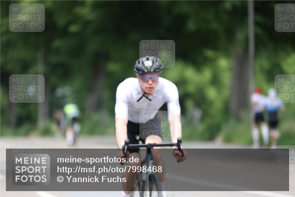 15.06.2025 - 7 Türme Triathlon Yannick Fuchs http://msf.ph/oto/7998468 15.06.2025 13:13:16 Radfahren 276, 304, 381, 496, 517, 547, 711, 841, 1041 meine-sportfotos.de