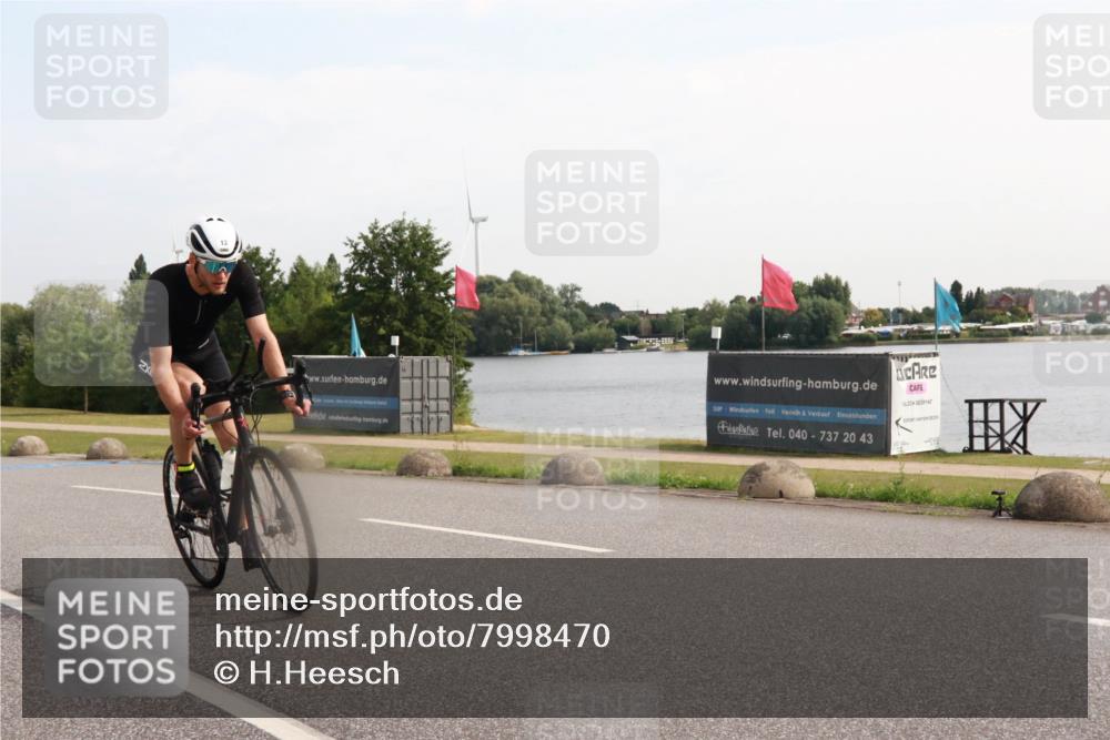 15.06.2025 - 27. Vierlanden-Triathlon H.Heesch http://msf.ph/oto/7998470 15.06.2025 09:50:02 Radfahren 12, 80, 216 meine-sportfotos.de