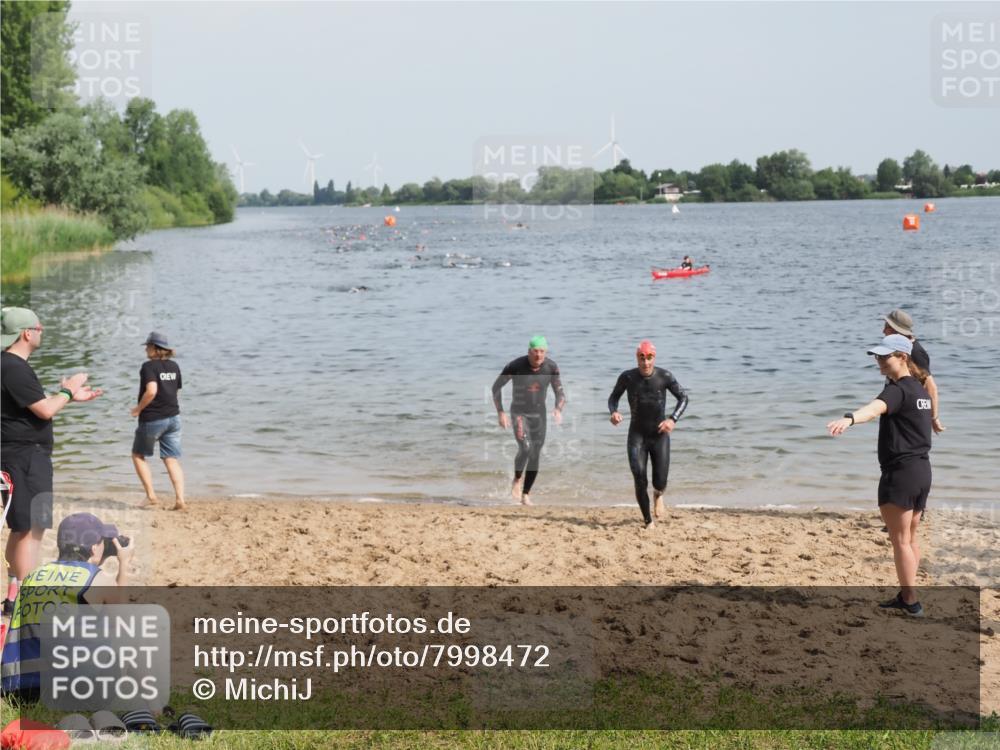 21.06.2025 - 27. Vierlanden-Triathlon MichiJ http://msf.ph/oto/7998472 15.06.2026 10:02:38 Schwimmen 397, 405 meine-sportfotos.de