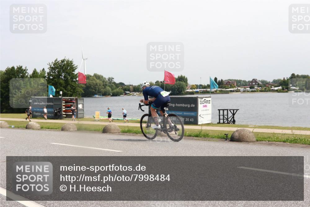 21.06.2025 - 27. Vierlanden-Triathlon H.Heesch http://msf.ph/oto/7998484 15.06.2025 11:36:42 Radfahren 23, 639, 697, 851 meine-sportfotos.de