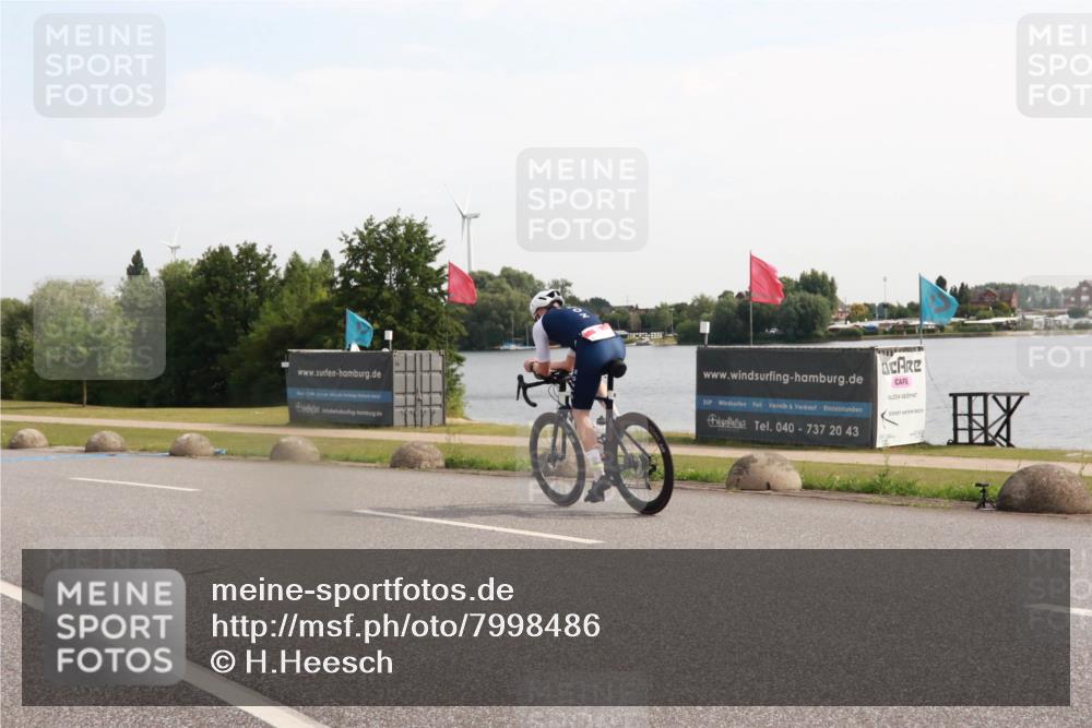 15.06.2025 - 27. Vierlanden-Triathlon H.Heesch http://msf.ph/oto/7998486 15.06.2025 09:50:29 Radfahren 8, 86, 171 meine-sportfotos.de