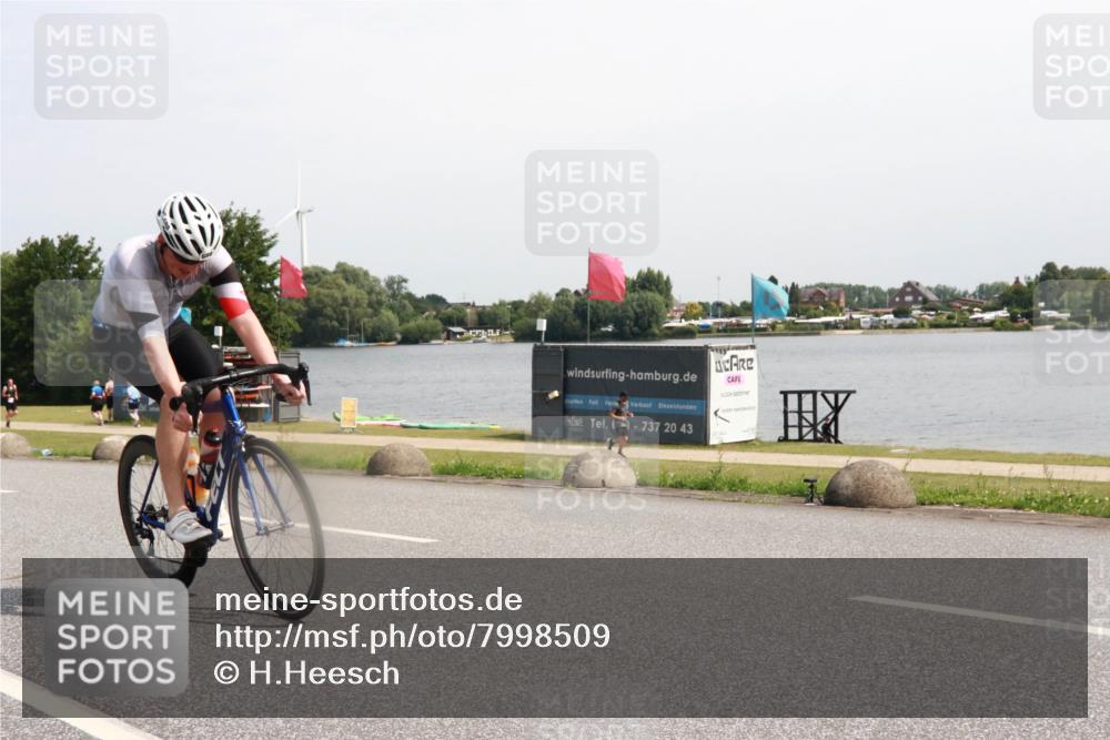 21.06.2025 - 27. Vierlanden-Triathlon H.Heesch http://msf.ph/oto/7998509 15.06.2025 11:36:49 Radfahren 688, 749 meine-sportfotos.de