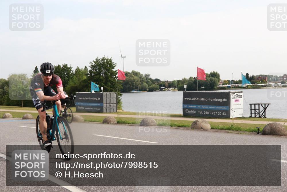 15.06.2025 - 27. Vierlanden-Triathlon H.Heesch http://msf.ph/oto/7998515 15.06.2025 09:50:57 Radfahren 15, 20, 26, 35, 210 meine-sportfotos.de
