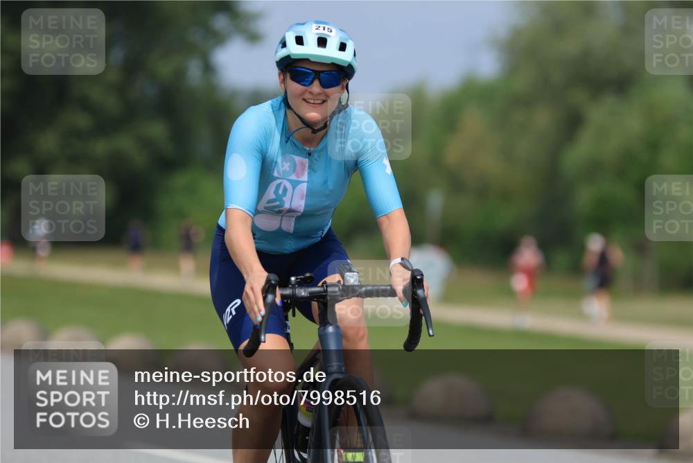 21.06.2025 - 27. Vierlanden-Triathlon H.Heesch http://msf.ph/oto/7998516 15.06.2025 12:28:57 Radfahren 215 meine-sportfotos.de