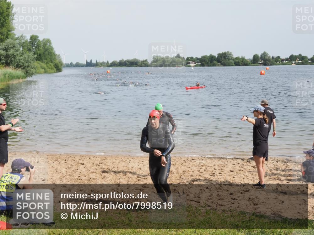 21.06.2025 - 27. Vierlanden-Triathlon MichiJ http://msf.ph/oto/7998519 15.06.2026 10:02:40 Schwimmen 397, 405 meine-sportfotos.de