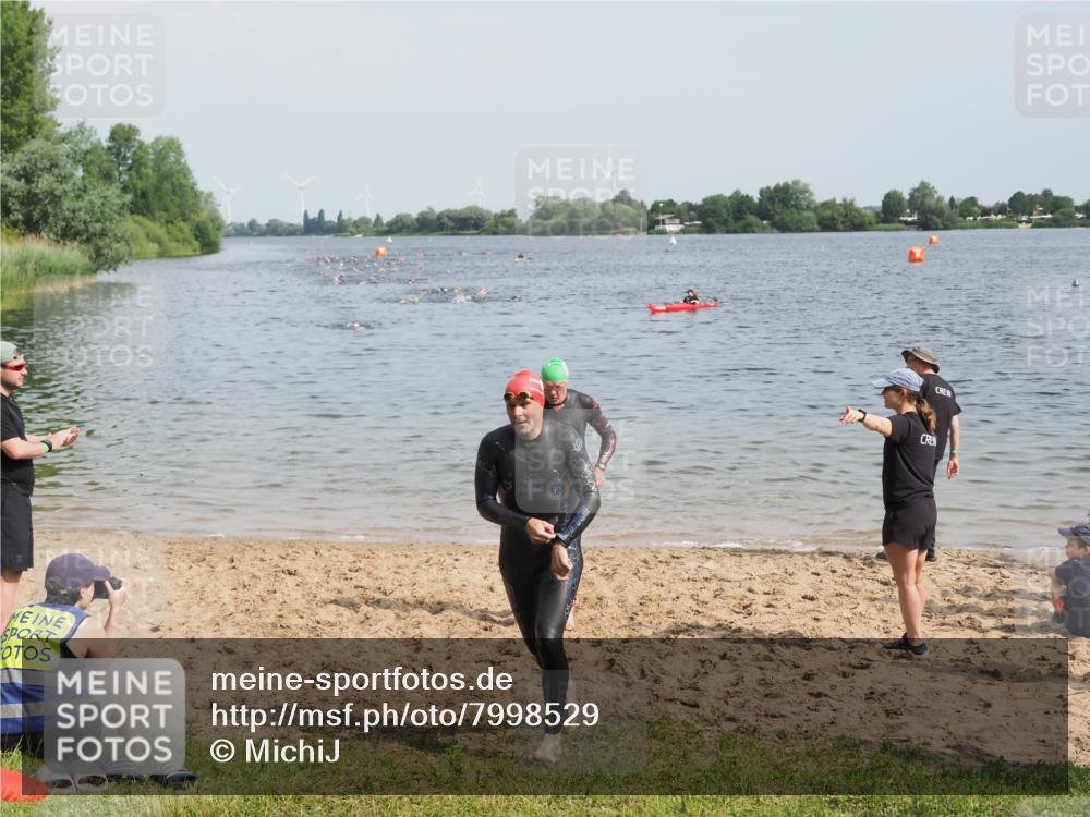 21.06.2025 - 27. Vierlanden-Triathlon MichiJ http://msf.ph/oto/7998529 15.06.2026 10:02:41 Schwimmen 397, 405 meine-sportfotos.de
