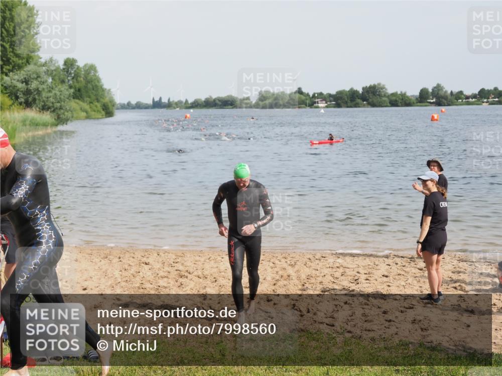 21.06.2025 - 27. Vierlanden-Triathlon MichiJ http://msf.ph/oto/7998560 15.06.2026 10:02:42 Schwimmen 397, 405 meine-sportfotos.de