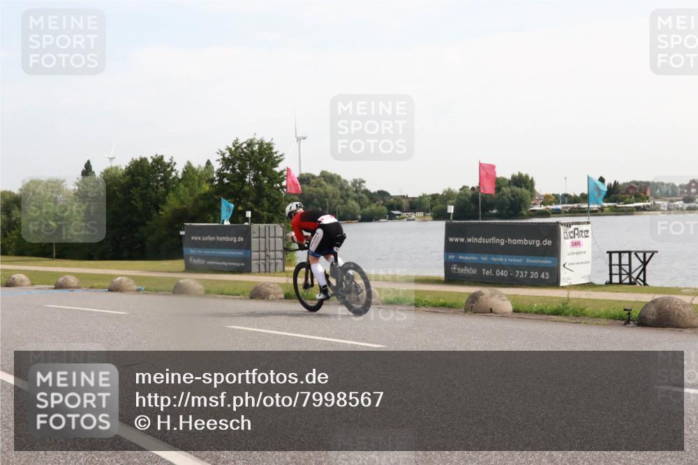 15.06.2025 - 27. Vierlanden-Triathlon H.Heesch http://msf.ph/oto/7998567 15.06.2025 09:51:52 Radfahren 85, 120, 176 meine-sportfotos.de