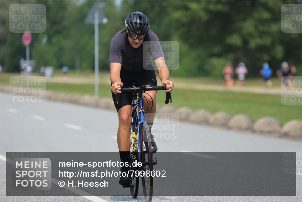 21.06.2025 - 27. Vierlanden-Triathlon H.Heesch http://msf.ph/oto/7998602 15.06.2025 12:29:17 Radfahren 684, 958 meine-sportfotos.de