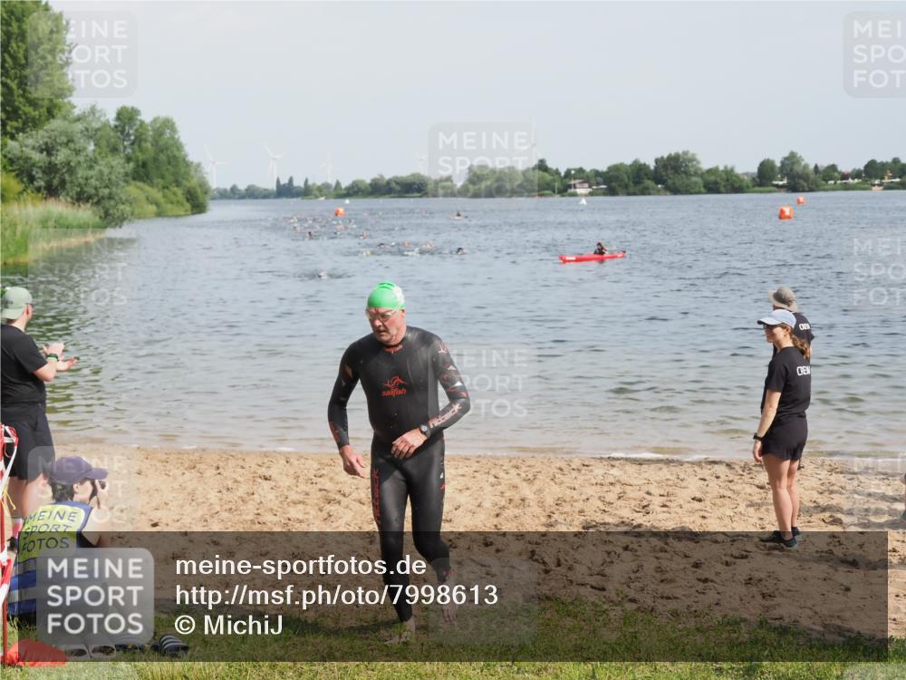 21.06.2025 - 27. Vierlanden-Triathlon MichiJ http://msf.ph/oto/7998613 15.06.2026 10:02:43 Schwimmen 397, 405 meine-sportfotos.de