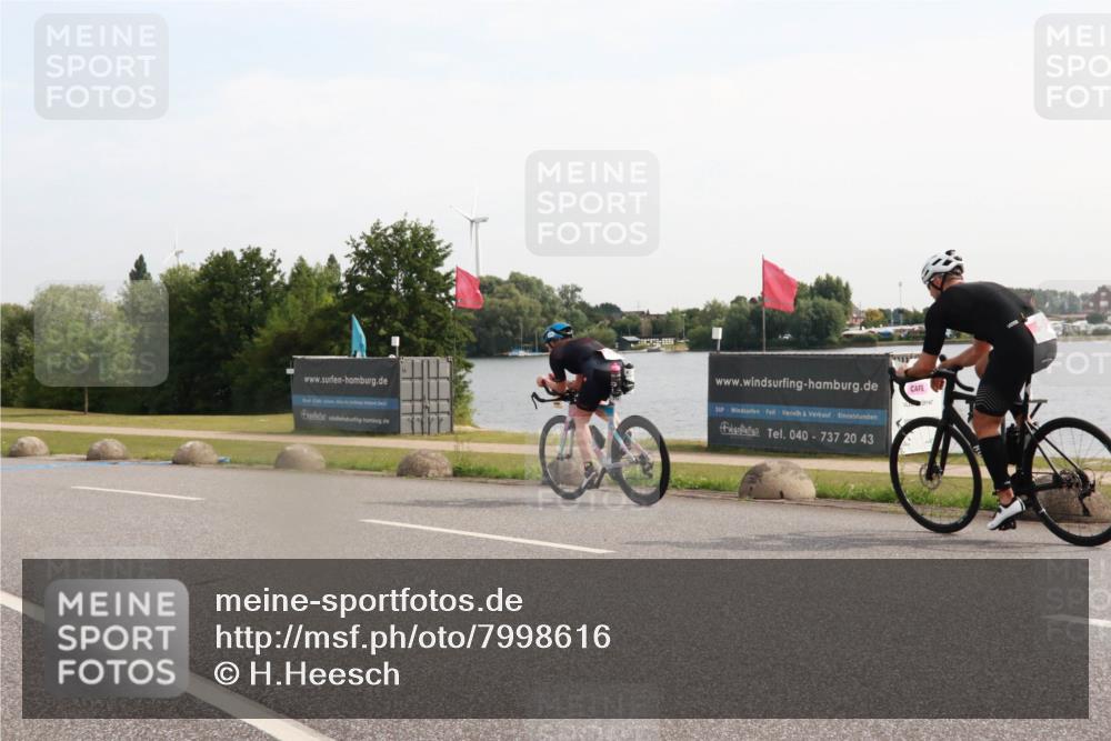 15.06.2025 - 27. Vierlanden-Triathlon H.Heesch http://msf.ph/oto/7998616 15.06.2025 09:52:20 Radfahren 214, 226 meine-sportfotos.de