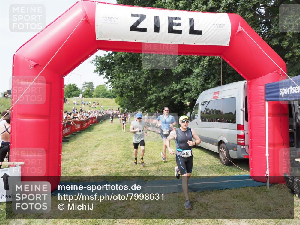 21.06.2025 - 27. Vierlanden-Triathlon MichiJ http://msf.ph/oto/7998631 15.06.2026 11:21:58 Ziel 315, 396, 406 meine-sportfotos.de