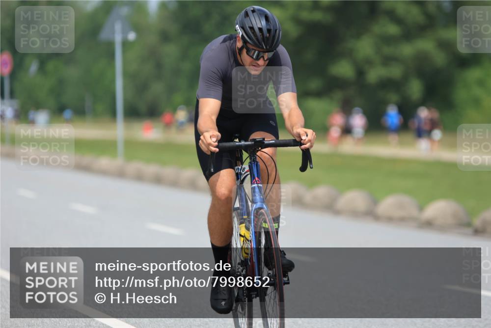 21.06.2025 - 27. Vierlanden-Triathlon H.Heesch http://msf.ph/oto/7998652 15.06.2025 12:29:18 Radfahren 684, 958 meine-sportfotos.de