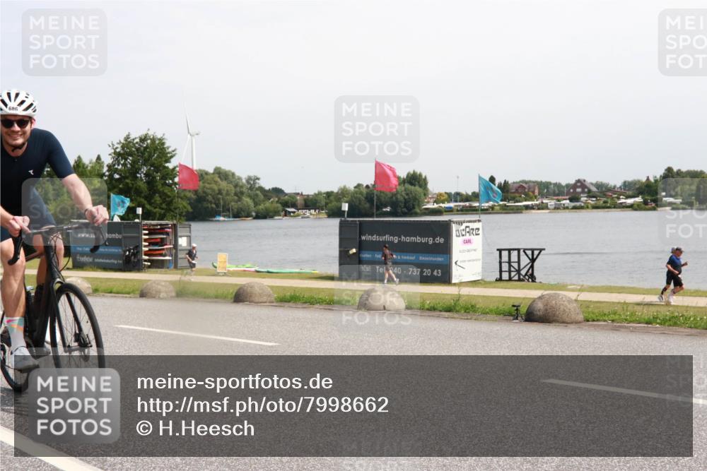 21.06.2025 - 27. Vierlanden-Triathlon H.Heesch http://msf.ph/oto/7998662 15.06.2025 11:37:34 Radfahren 686 meine-sportfotos.de
