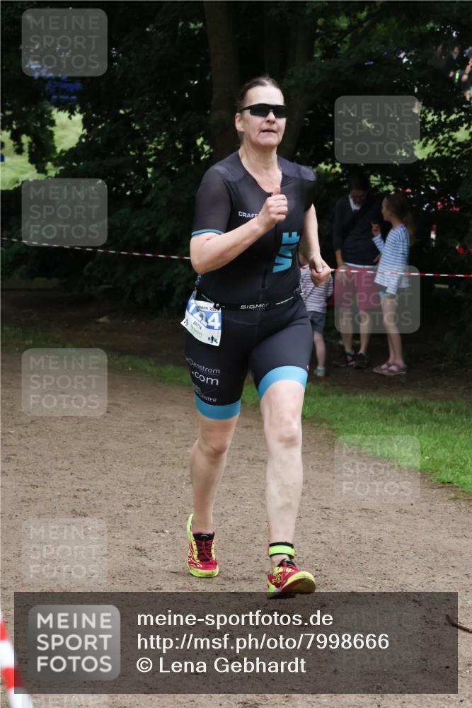 21.06.2025 - 27. Vierlanden-Triathlon Lena Gebhardt http://msf.ph/oto/7998666 15.06.2025 13:57:26 Laufen 202, 4 meine-sportfotos.de