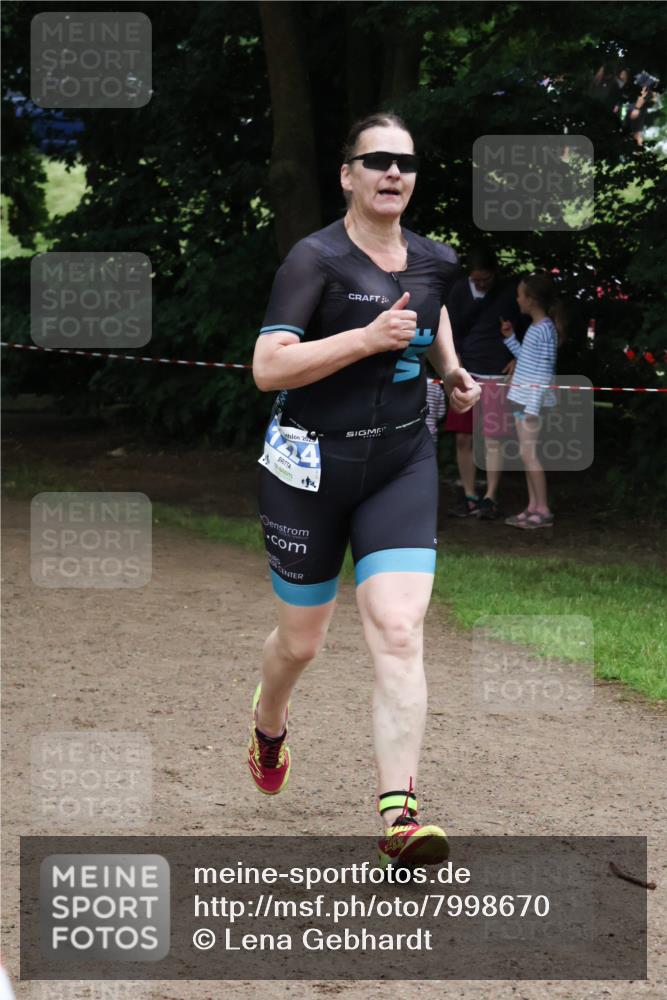 21.06.2025 - 27. Vierlanden-Triathlon Lena Gebhardt http://msf.ph/oto/7998670 15.06.2025 13:57:26 Laufen 202, 24 meine-sportfotos.de