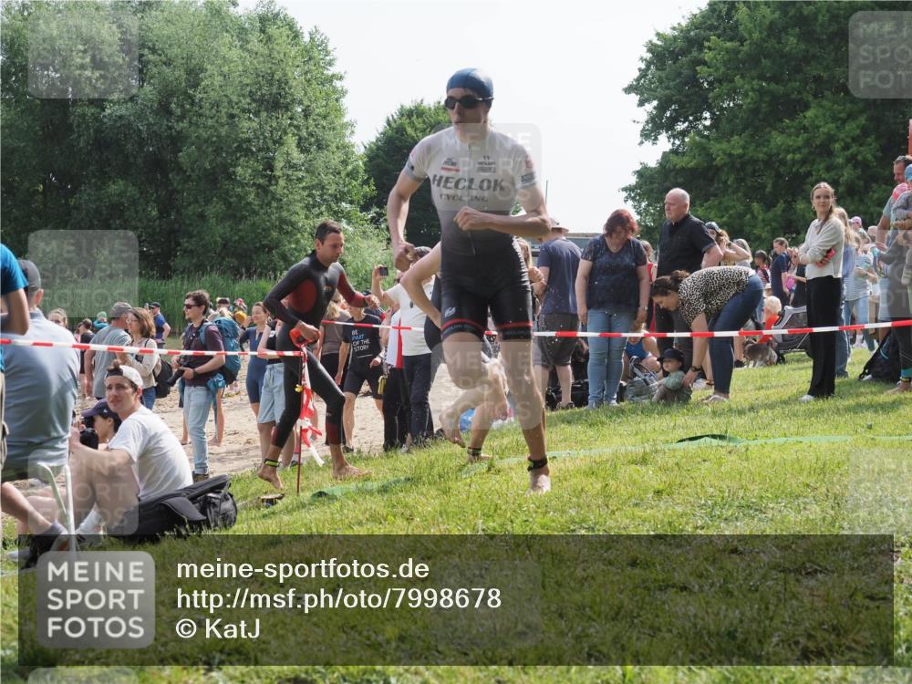 15.06.2025 - 27. Vierlanden-Triathlon KatJ http://msf.ph/oto/7998678 15.06.2025 09:56:11 Schwimmen 268, 277, 285, 310, 312, 315, 349, 357 meine-sportfotos.de
