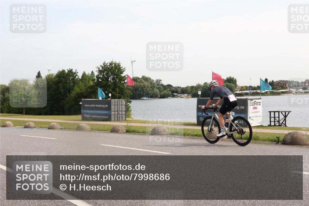 15.06.2025 - 27. Vierlanden-Triathlon H.Heesch http://msf.ph/oto/7998686 15.06.2025 09:53:22 Radfahren 212, 222 meine-sportfotos.de