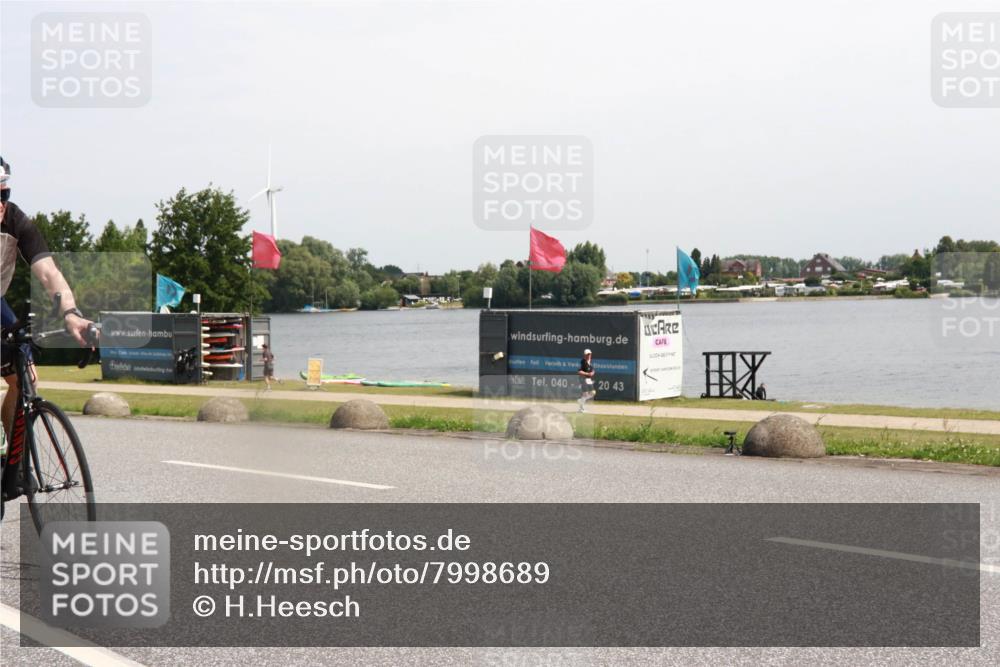 21.06.2025 - 27. Vierlanden-Triathlon H.Heesch http://msf.ph/oto/7998689 15.06.2025 11:37:37 Radfahren 90, 686 meine-sportfotos.de