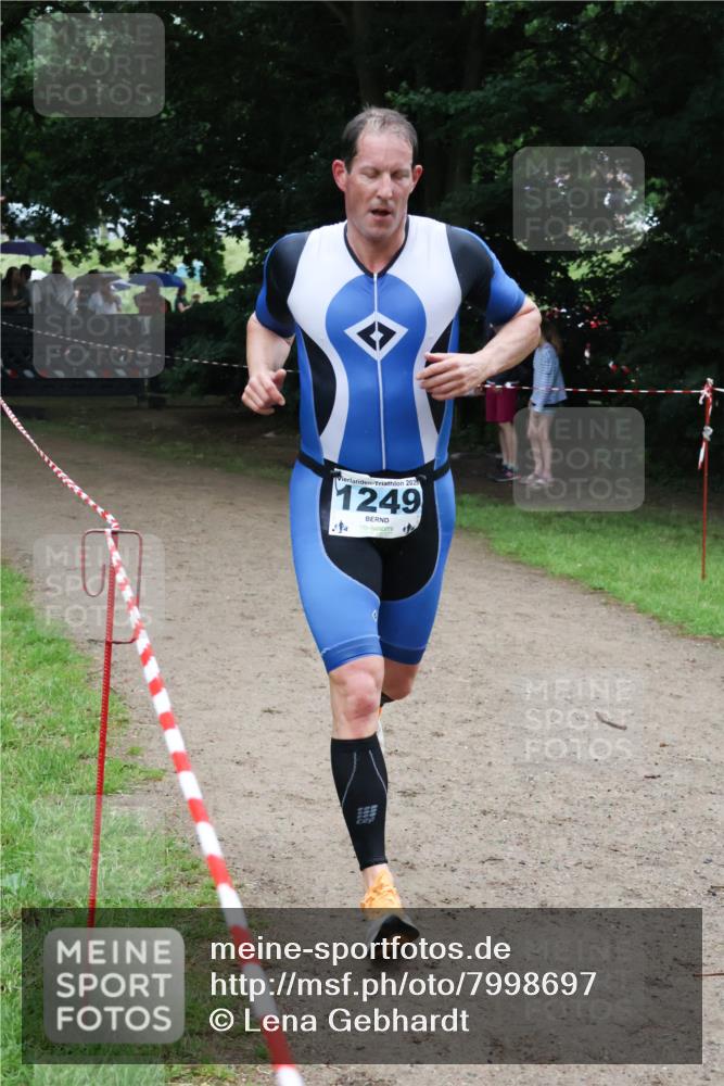 21.06.2025 - 27. Vierlanden-Triathlon Lena Gebhardt http://msf.ph/oto/7998697 15.06.2025 13:57:39 Laufen 2025, 1249 meine-sportfotos.de