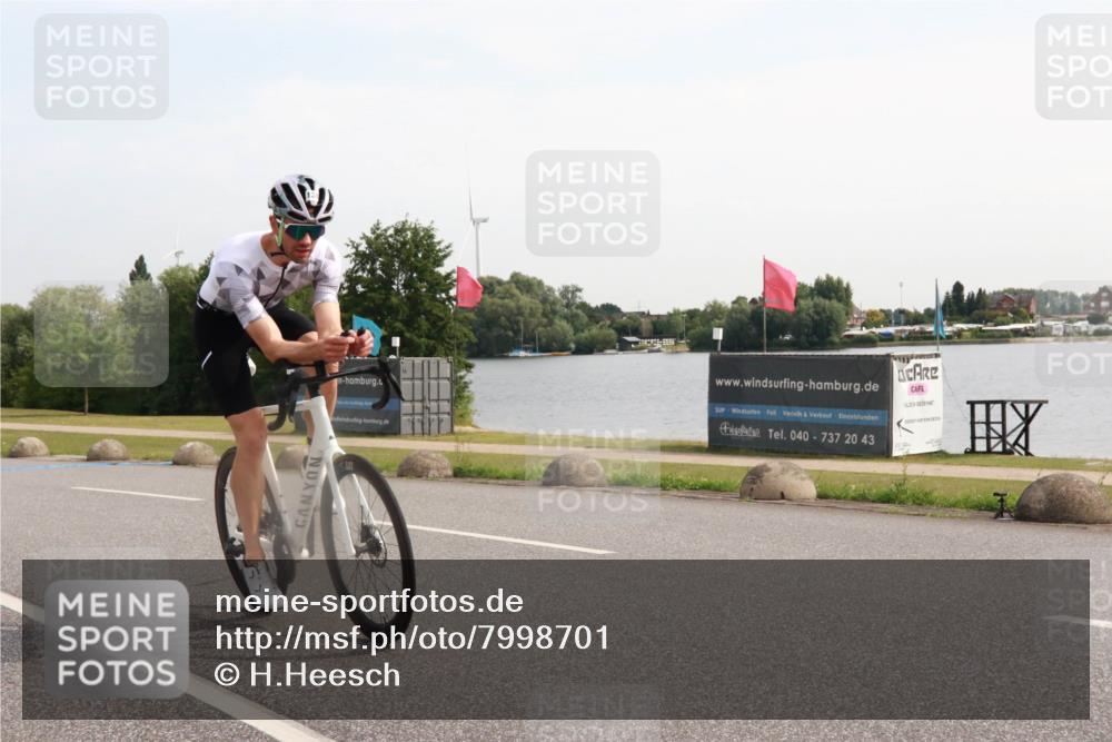 15.06.2025 - 27. Vierlanden-Triathlon H.Heesch http://msf.ph/oto/7998701 15.06.2025 09:53:51 Radfahren 135, 138 meine-sportfotos.de