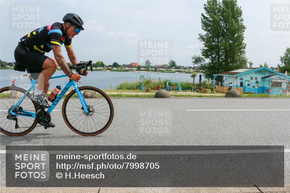 21.06.2025 - 27. Vierlanden-Triathlon H.Heesch http://msf.ph/oto/7998705 15.06.2025 12:31:35 Radfahren 779 meine-sportfotos.de