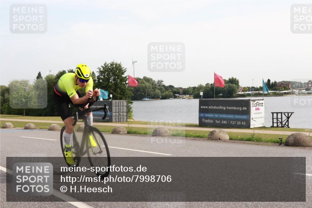 15.06.2025 - 27. Vierlanden-Triathlon H.Heesch http://msf.ph/oto/7998706 15.06.2025 09:53:58 Radfahren 99, 100, 135 meine-sportfotos.de
