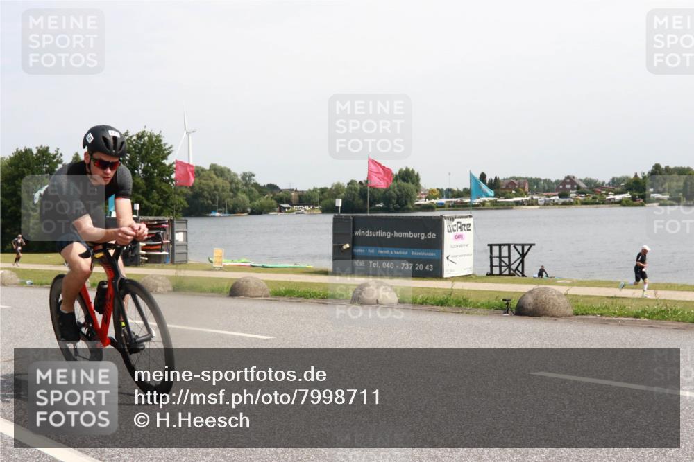 21.06.2025 - 27. Vierlanden-Triathlon H.Heesch http://msf.ph/oto/7998711 15.06.2025 11:37:40 Radfahren 90, 727 meine-sportfotos.de