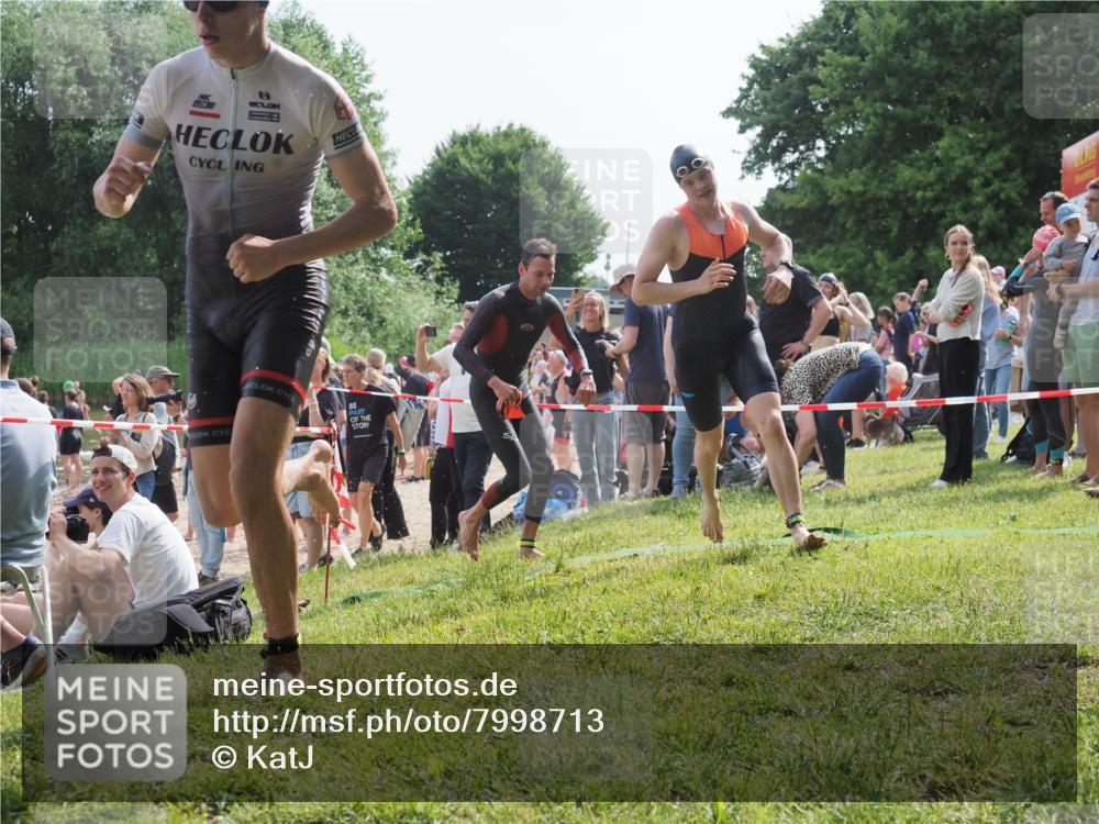 15.06.2025 - 27. Vierlanden-Triathlon KatJ http://msf.ph/oto/7998713 15.06.2025 09:56:11 Schwimmen 268, 277, 285, 310, 312, 315, 349, 357 meine-sportfotos.de