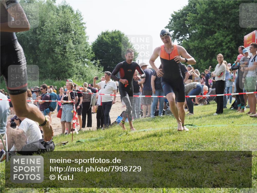 15.06.2025 - 27. Vierlanden-Triathlon KatJ http://msf.ph/oto/7998729 15.06.2025 09:56:11 Schwimmen 268, 277, 285, 310, 312, 315, 349, 357 meine-sportfotos.de