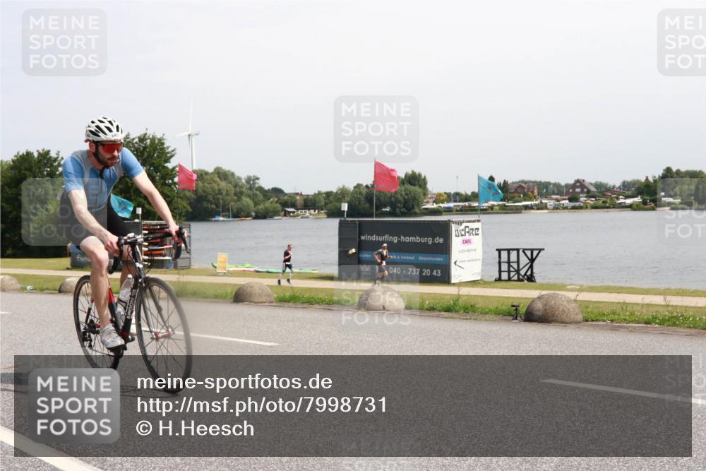 21.06.2025 - 27. Vierlanden-Triathlon H.Heesch http://msf.ph/oto/7998731 15.06.2025 11:37:47 Radfahren 683 meine-sportfotos.de