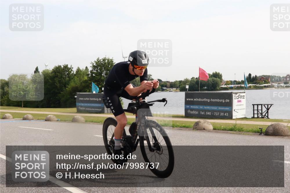 15.06.2025 - 27. Vierlanden-Triathlon H.Heesch http://msf.ph/oto/7998737 15.06.2025 09:54:42 Radfahren 137 meine-sportfotos.de