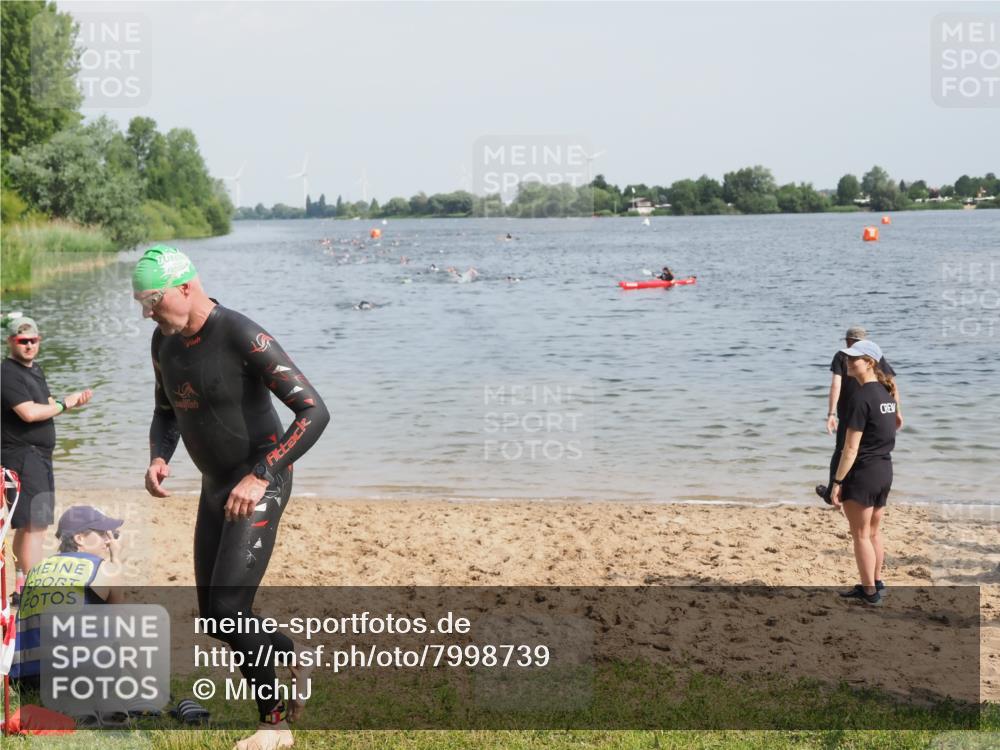 21.06.2025 - 27. Vierlanden-Triathlon MichiJ http://msf.ph/oto/7998739 15.06.2026 10:02:44 Schwimmen 397, 405 meine-sportfotos.de
