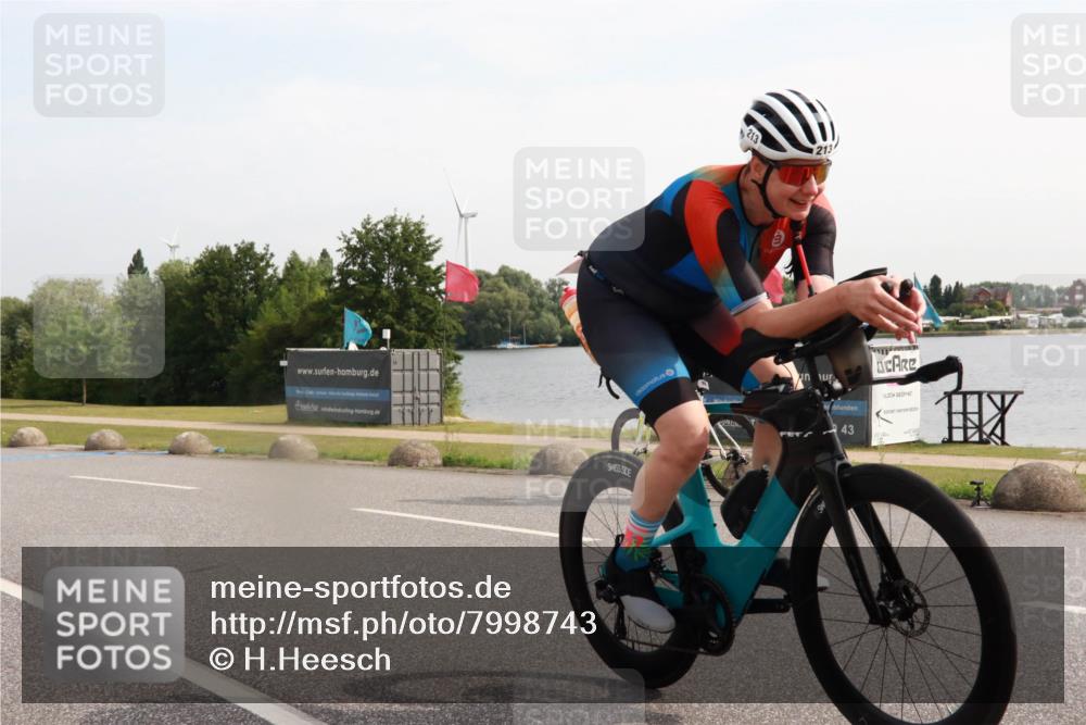 15.06.2025 - 27. Vierlanden-Triathlon H.Heesch http://msf.ph/oto/7998743 15.06.2025 09:54:46 Radfahren 137, 159, 213 meine-sportfotos.de