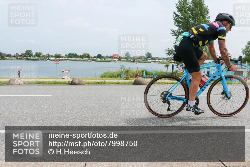 21.06.2025 - 27. Vierlanden-Triathlon H.Heesch http://msf.ph/oto/7998750 15.06.2025 12:31:35 Radfahren 779 meine-sportfotos.de