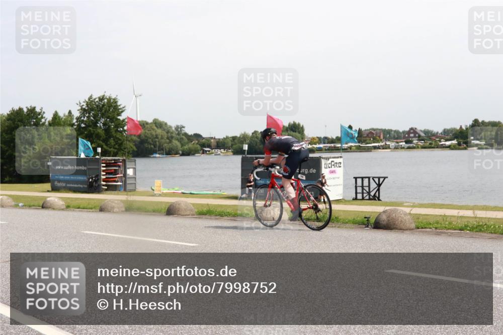 21.06.2025 - 27. Vierlanden-Triathlon H.Heesch http://msf.ph/oto/7998752 15.06.2025 11:37:47 Radfahren 683 meine-sportfotos.de