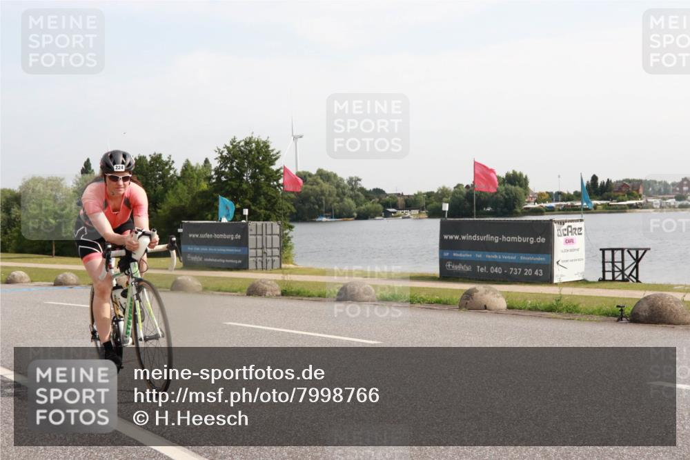 15.06.2025 - 27. Vierlanden-Triathlon H.Heesch http://msf.ph/oto/7998766 15.06.2025 09:55:18 Radfahren 104, 219, 224 meine-sportfotos.de