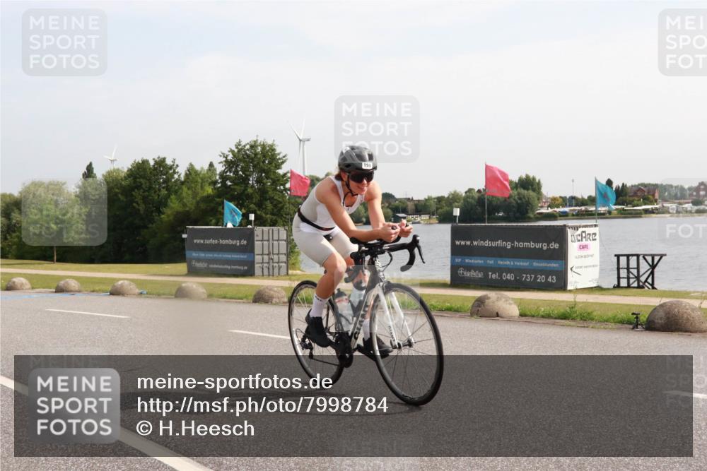 15.06.2025 - 27. Vierlanden-Triathlon H.Heesch http://msf.ph/oto/7998784 15.06.2025 09:55:55 Radfahren 198, 229 meine-sportfotos.de