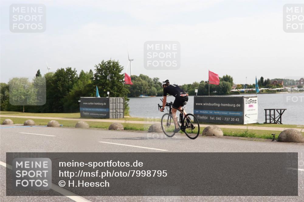 15.06.2025 - 27. Vierlanden-Triathlon H.Heesch http://msf.ph/oto/7998795 15.06.2025 09:56:01 Radfahren 12, 229 meine-sportfotos.de