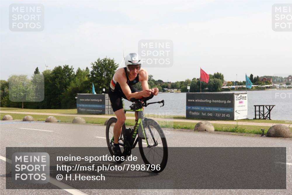 15.06.2025 - 27. Vierlanden-Triathlon H.Heesch http://msf.ph/oto/7998796 15.06.2025 09:56:09 Radfahren 11, 12, 59, 191, 250 meine-sportfotos.de