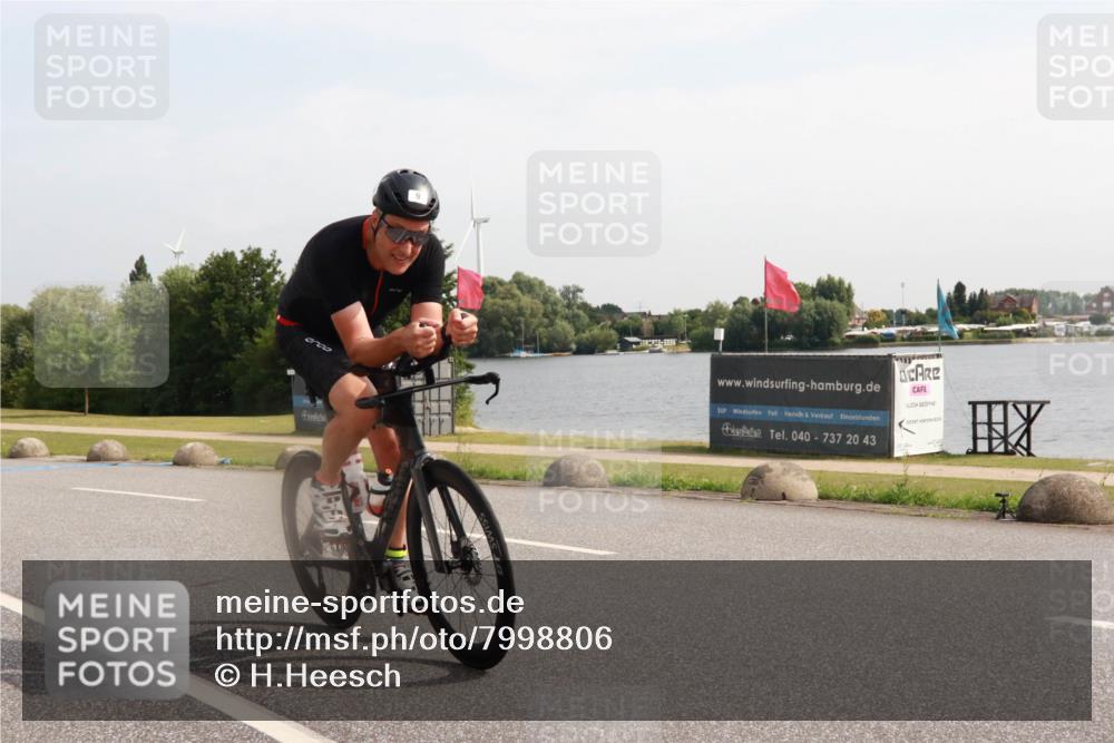 15.06.2025 - 27. Vierlanden-Triathlon H.Heesch http://msf.ph/oto/7998806 15.06.2025 09:56:16 Radfahren 9, 45, 59, 77 meine-sportfotos.de